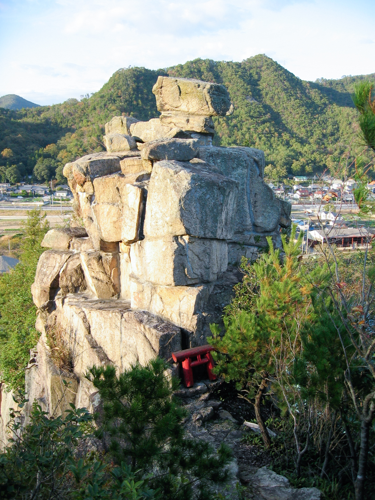 秦　石畳神社