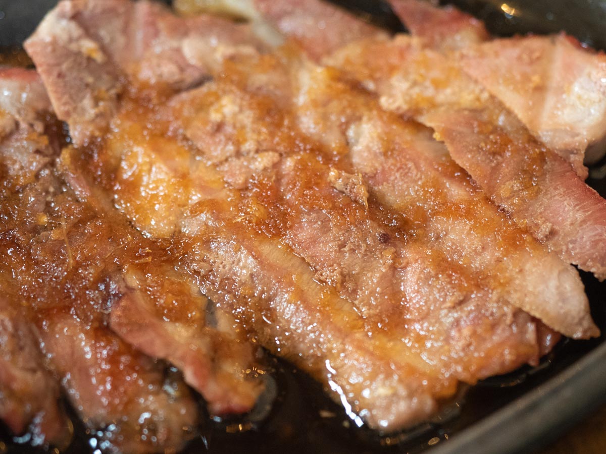モカ 豚のしょうが焼き定食の豚肉(接写)