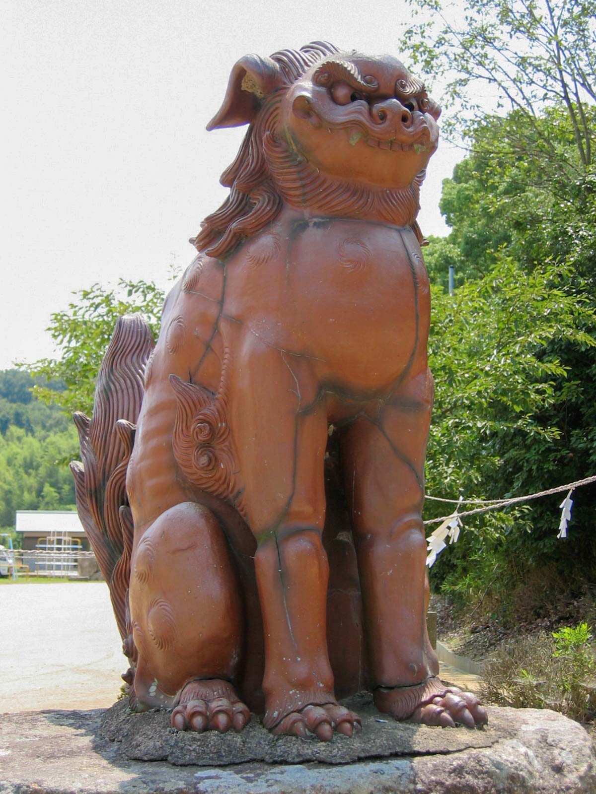 安仁神社：参道 狛犬