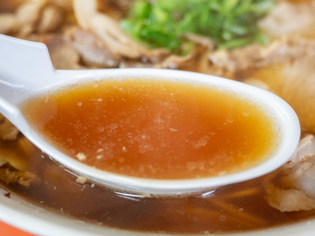 マル栄：中華そば 大のスープ