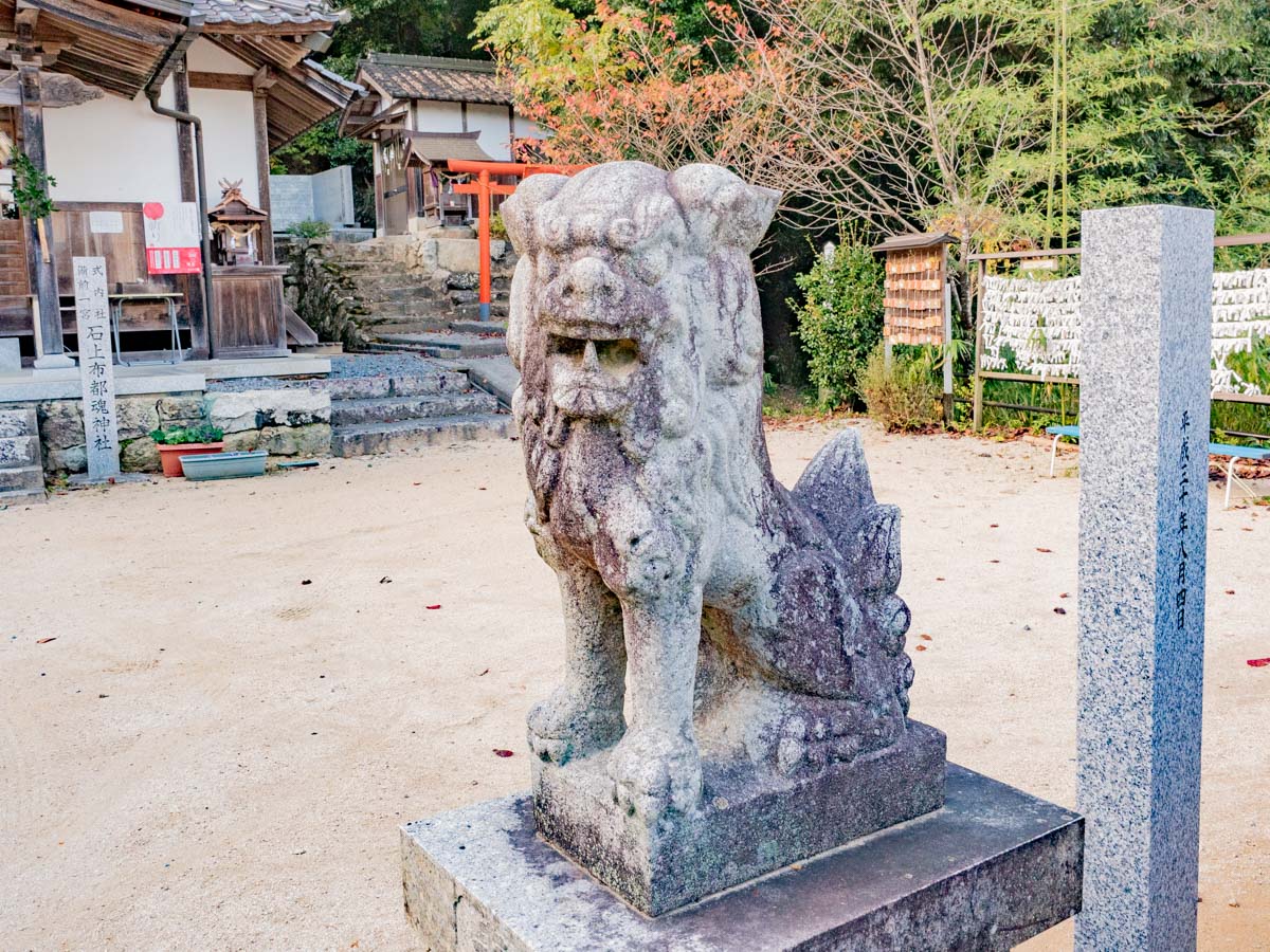 石上布都魂神社：狛犬