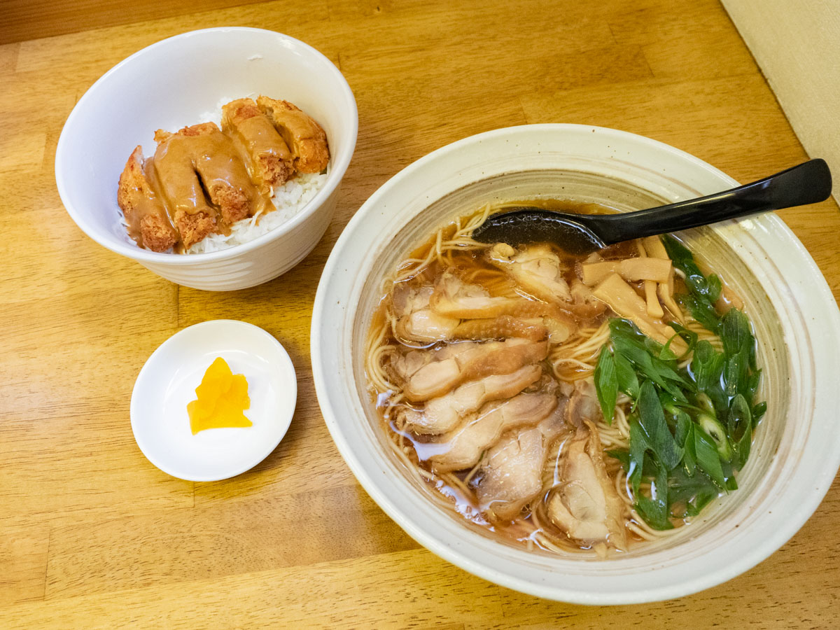 麺屋 千鳥：中華そば(笠岡ラーメン)とミニチキンデミカツ丼