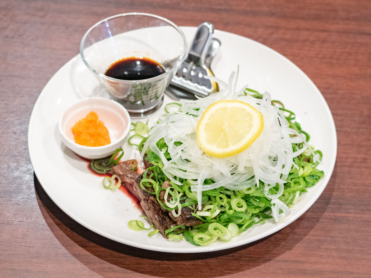 ラジャ福山三吉店：ジャンボ牛肉のタタキ風
