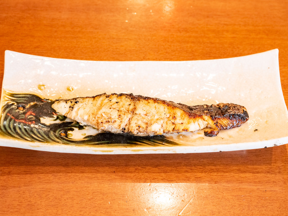 魚々家 むてき：サワラ炭焼き&ミニ刺身定食