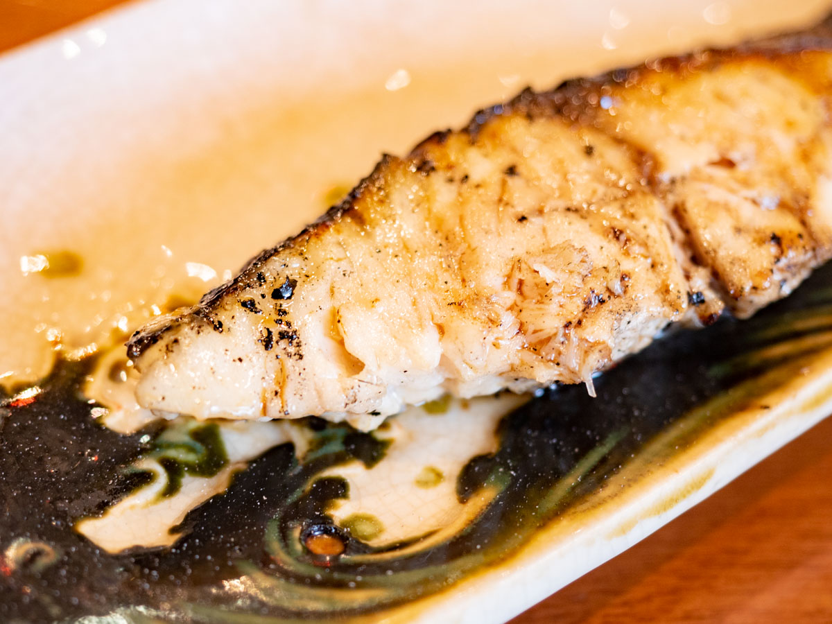 魚々家 むてき：サワラ炭焼き&ミニ刺身定食