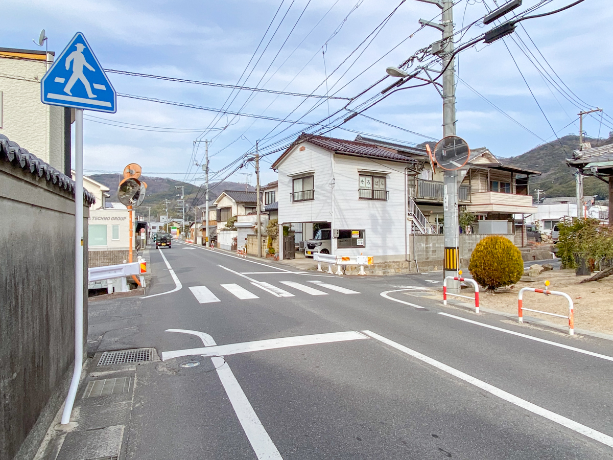 いしはるうどん:道路