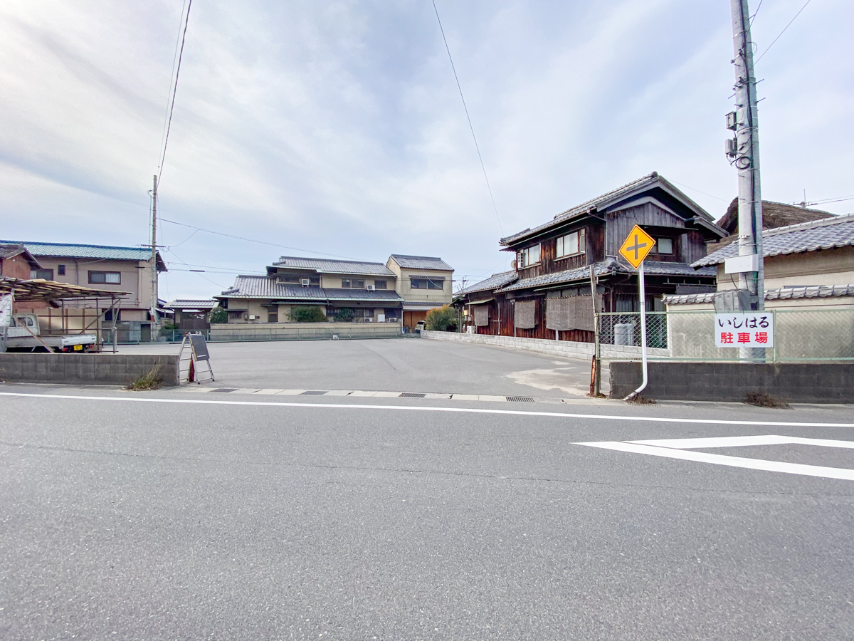 いしはるうどん:駐車場