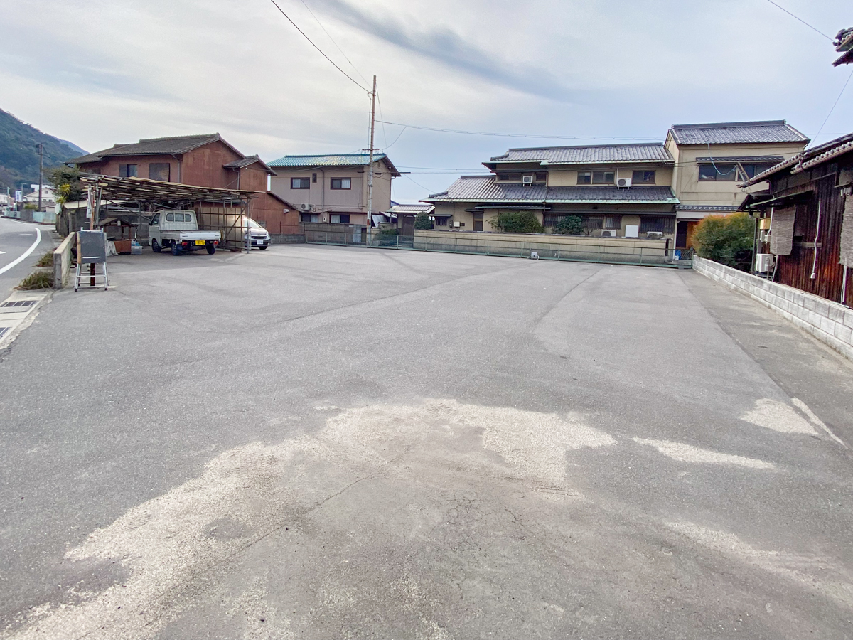 いしはるうどん:駐車場